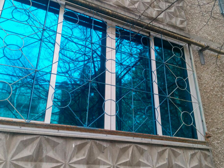 Тонирование балкона солнцезащитной синей пленкой в Екатеринбурге ООО Уралтехпром