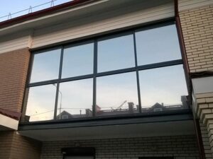 Тонировка стеклопакетов балкона