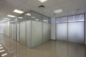Цена тонировки стеклянных перегородок в офисе в екатеринбурге